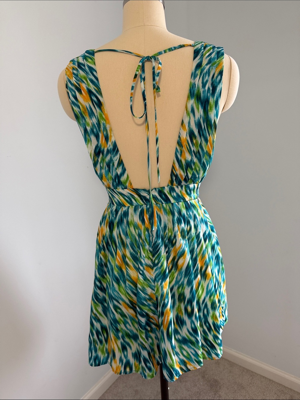 Runway Couture Sleeveless Teal & Yellow Printed V-Neck Dress SZS - Picture 2 of 15